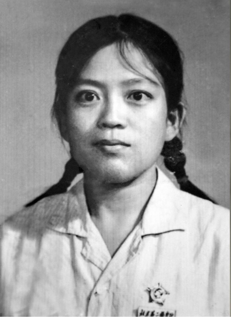 1968年12月北京第二醫學院畢業時的路生梅（資料照片）。新華社發