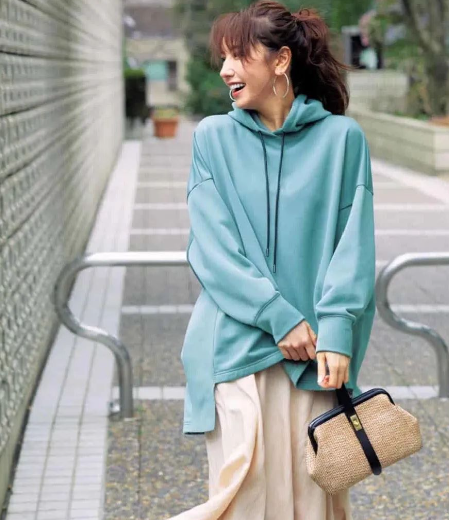 虞書(shū)欣私服穿松不穿緊太氣質(zhì)了(秋冬衛(wèi)衣寬松點(diǎn)更時(shí)髦顯瘦嗎)