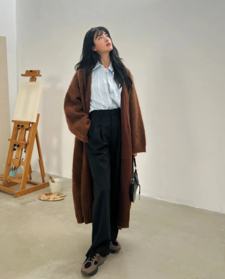 楊冪馬甲搭裙子優雅開啟10月(馬甲配褲子高級時髦還顯瘦)