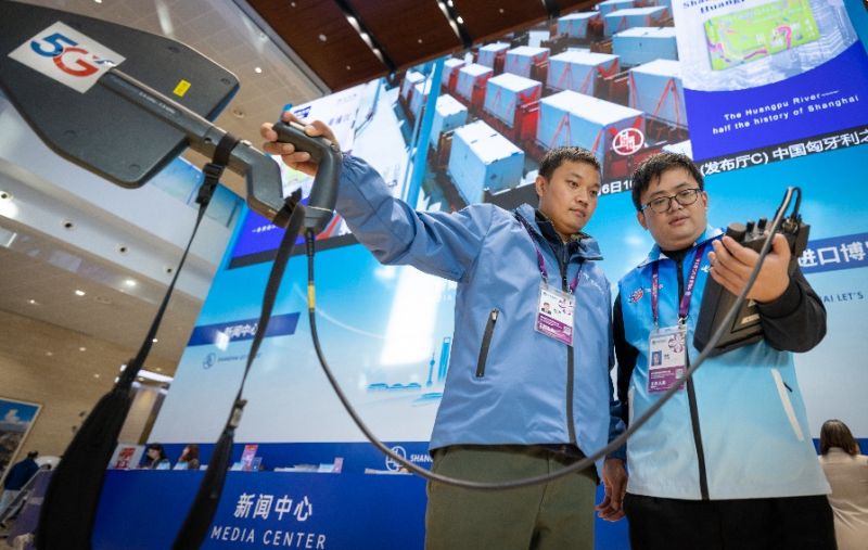 “5G-A + 萬(wàn)兆光網(wǎng)”雙引擎通信架構(gòu),實(shí)現(xiàn)全場(chǎng)館200M CA級(jí)5G網(wǎng)絡(luò)深度覆蓋