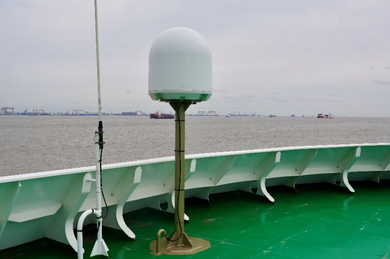 “蘑菇頭”圓圓的外罩內安裝了高增益CPE天線