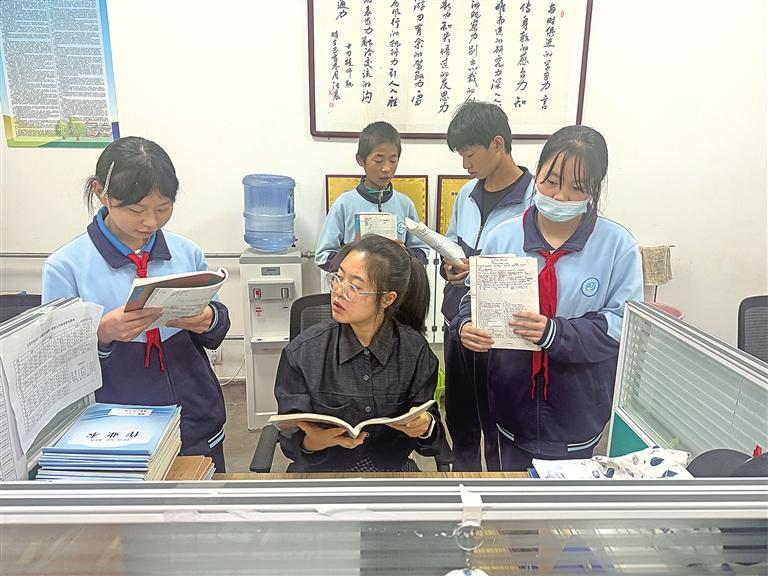 一束微光的堅守——記“00后”特崗教師尚敏