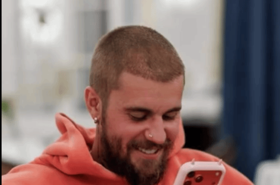 賈斯汀·比伯吐槽iPhone按鈕：氣得想對蘋果員工來裸絞鎖喉