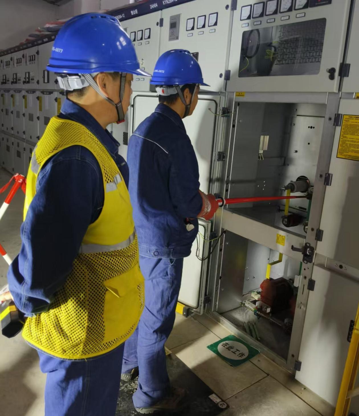 高效施工為供暖季注入“強勁電能”