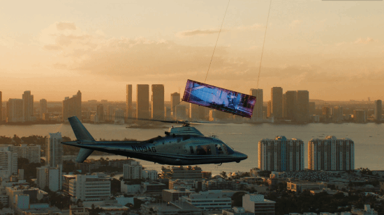 忍者組打破吉尼斯世界紀(jì)錄：在空中坐飛機 并用懸吊大屏幕玩《忍者龍劍傳4》